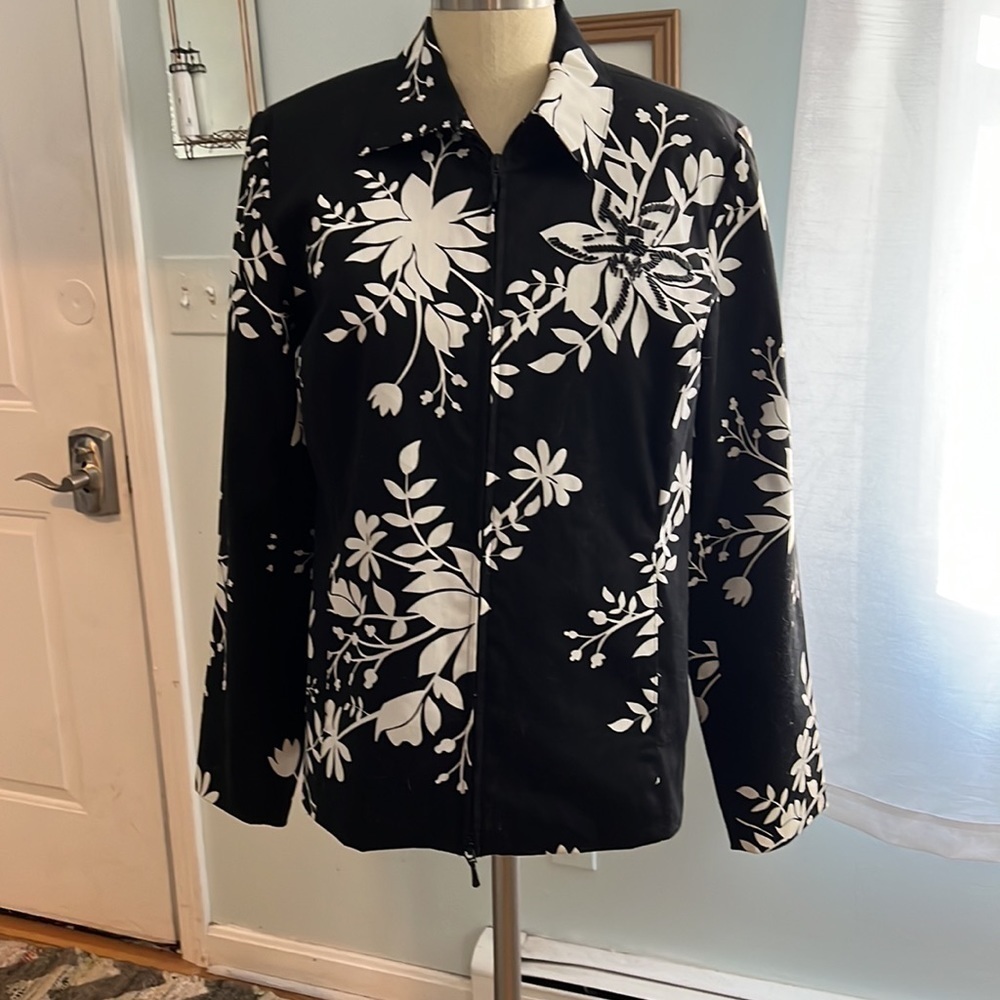 Susan Graver Style Black and White Floral Shacket size Small